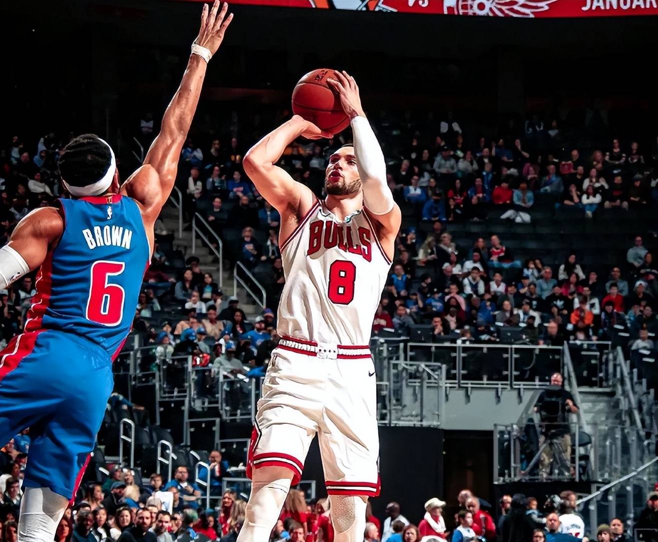 关于芝加哥公牛训练开放日；今夜临场应变引欢呼；NBA总决赛在即；团队化学反应显著的信息