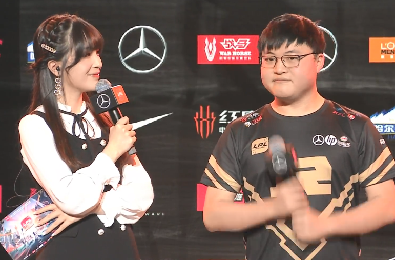 包含Karsa回归赛场，逆转首场状态亮眼，曼联观众沸腾！的词条